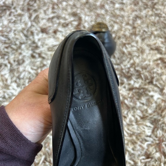 Tory Burch Black Leather Pumps with Gold Accents Size 9 - Picture 5 of 8